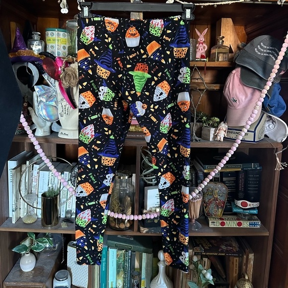 No boundaries Halloween cupcake leggings sz medium - Picture 1 of 4